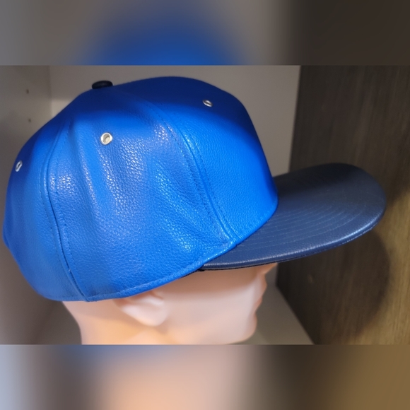 BNWOT 3 Commas Snapback Hat - Picture 4 of 6